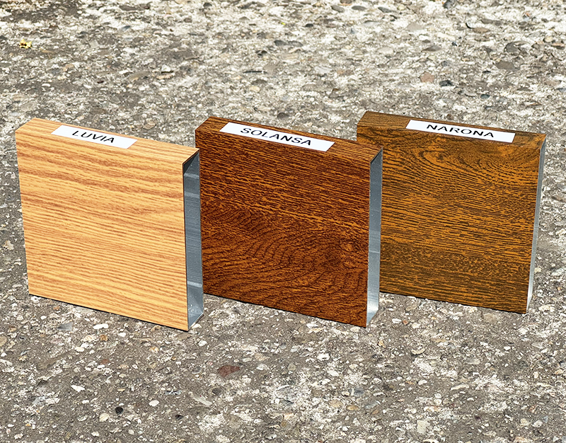 Séria hliníkových lamiel drevodekor LUVIA (svetlý dub), SOLANSA (zlatý dub), NARONA (tmavý orech)